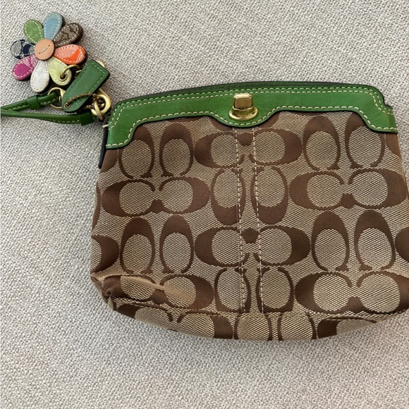 Coach wristlet with flower keychain - Picture 2 of 2